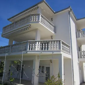 apartmani-jureta.hotels-in-trogir.com/