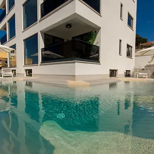 villa-royal-trogir.hotels-in-trogir.com/